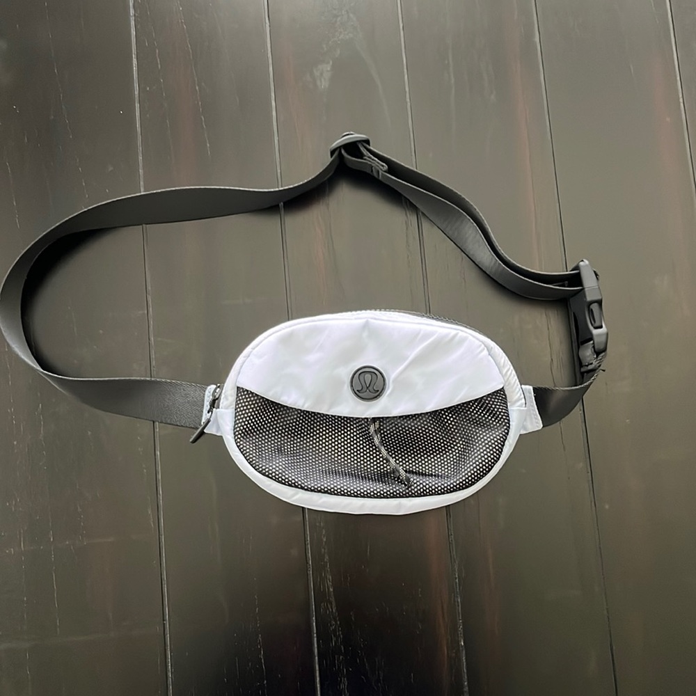 Lululemon Belt Bag - light blue